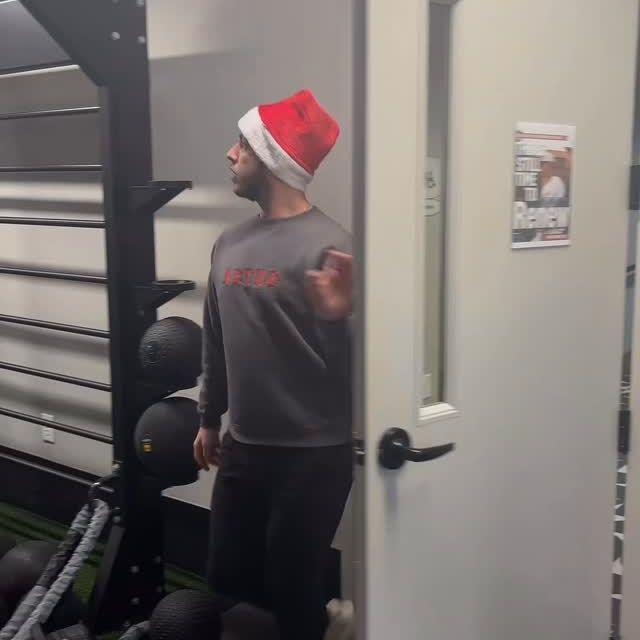 🏋🏻‍♀️ just out here lifting weights and our leasing numbers. At this point, we’re not sure what’s stronger — his biceps or those closing numbers 💪😂 

#osu #ohiostateuniversity #ohiostate #columbus