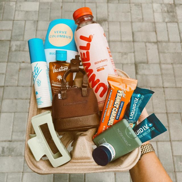 it’s ✨ giveaway time ✨ to add some sparkle to your monday —

the first person to:
like this post + follow us
reshare to your stories 
and the first person to tour with us 

you’ll win this aesthetic merch (peep the mini beis bag, how cute is she!)

SEE YOU SOON! 🤭