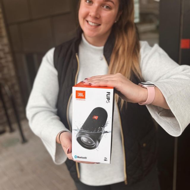 DAY 2 of VERVE Giveaway 🎁

Who wants a FREE JBL SPEAKER?! 👀🔈

HOW TO ENTER: 
1️⃣ - Like and Share this post to your story (1 entry) 
2️⃣ - Follow @vervecolumbus on Tik Tok 
3️⃣ - tag @vervecolumbus in your reshare 

BONUS ENTRY ✨
- Comment your favorite place to listen to music 🎵🎧

*winner announced 12/12/25 at 12 PM via IG live*
#osu #verve #giveaway