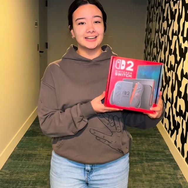 No plans tonight?! Now you do! 💅 Glow Party with over $1500 in giveaway prizes TONIGHT (2/21) from 8-11 PM
•
•
Link in bio to RSVP! See ya there 👏