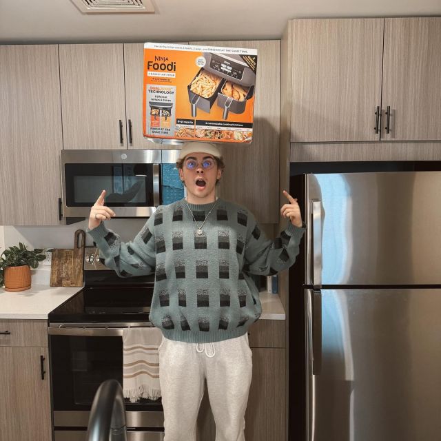 POV: You’re tired of DoorDashing your rent away 😭

It’s Foodi Friday and we’re giving away a Ninja Foodi 😮‍🔥

👇 HOW TO ENTER 👇

👍 Like this post
🍽️ Comment your favorite food to cook
📲 Share this post to your story & tag @vervecolumbus 

✨ EXTRA ENTRIES ✨

🏠 Take a tour (+15)
♻️ Renew your lease by 5 PM tomorrow (12/13/25) (+25)
📸 Send us photos in your kitchen we can use on socials (+10)
👯 Refer a friend to live here ($400 + 50 entries)

WINNER ANNOUNCED @ 5 PM 12/13/25