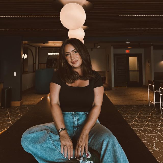 big VERVE welcome to our new assistant community manager — kayla! ✨ 

she moved all the way from NC to join the VERVE fam. say hey when you see her around!