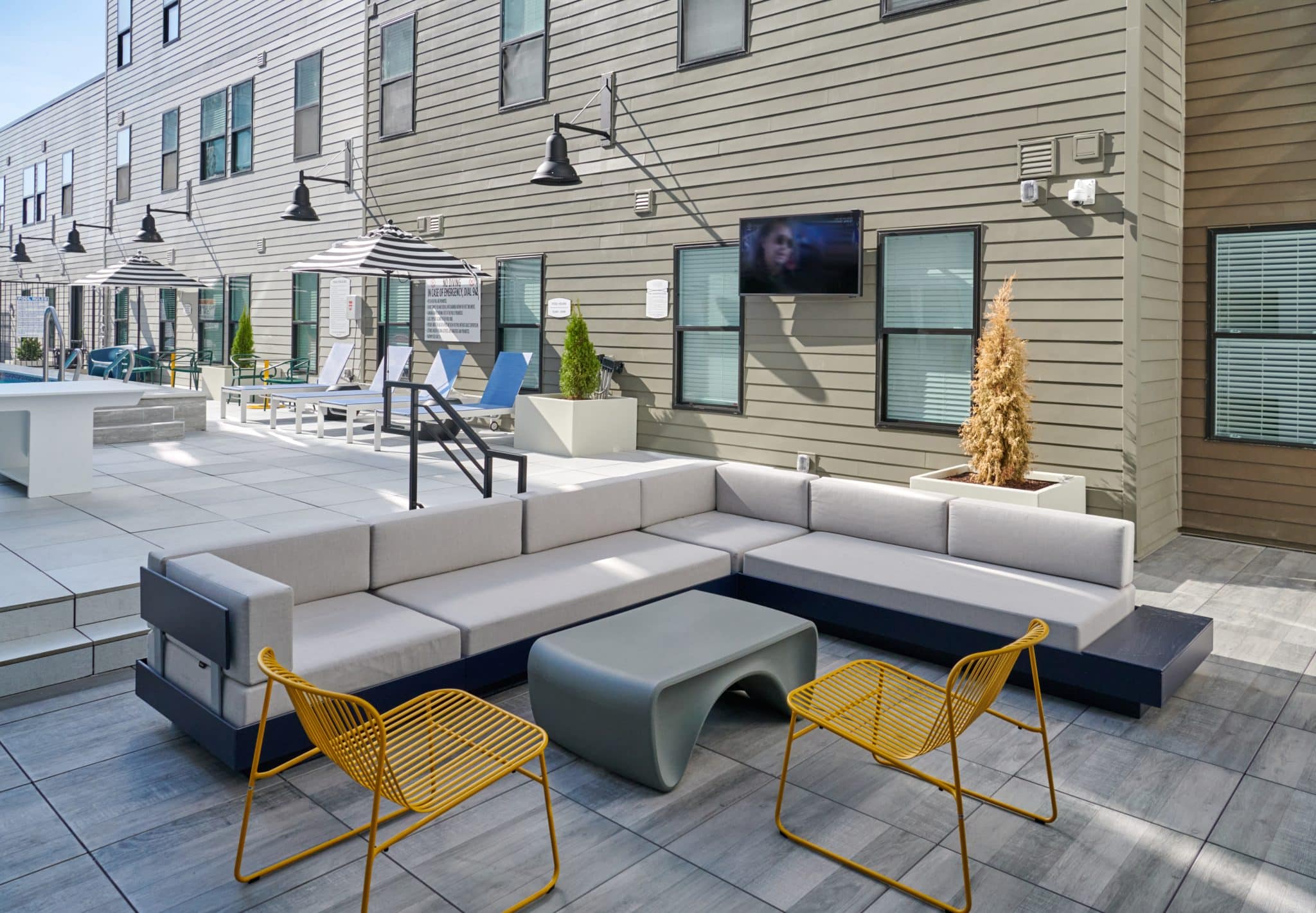 The Verve Columbus student apartments outdoor lounge area by the pool